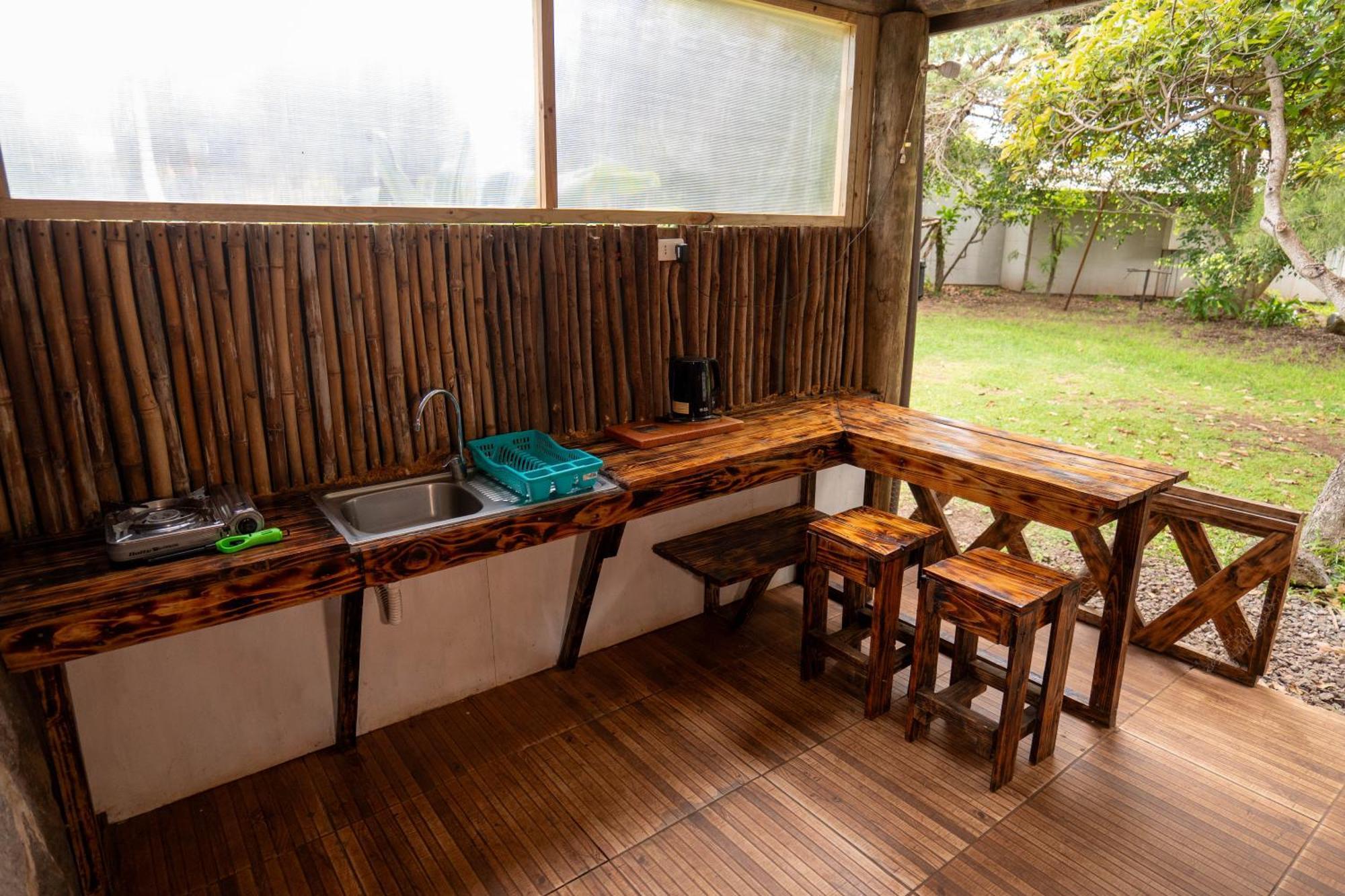 Hotel Uka Mana Hanga Roa Buitenkant foto